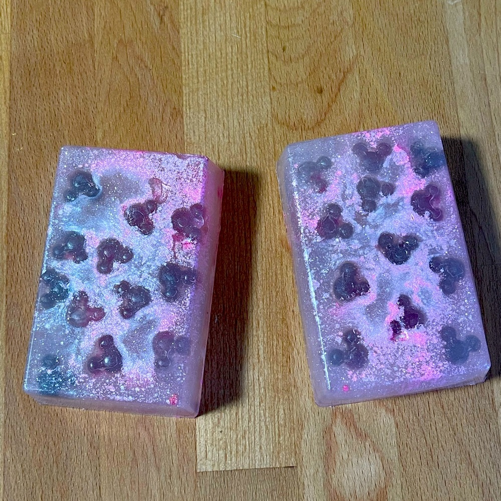 Host pick🎊( 2 pack) Minnie Mouse Handmade Soap